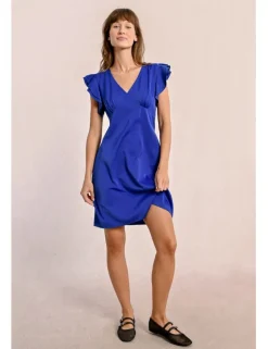 Vestido de manga corta y volantes