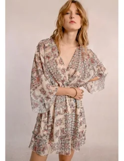 Vestido de manga mariposa con estampado y volantes