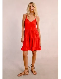 Vestido de tirantes con volantes y lazada