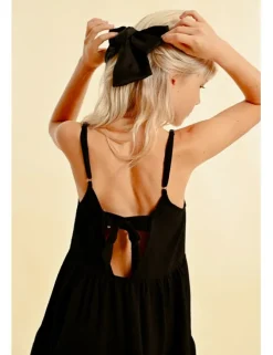 Vestido de tirantes volantes y lazada