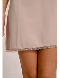 Vestido interior de tirantes finos detallle encaje