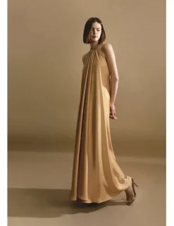 Vestido largo con escote halter en tejido satinado