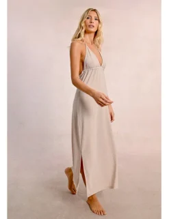 Vestido largo con escote de pico en tejido brillante