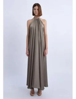 Vestido largo con escote halter en tejido satinado