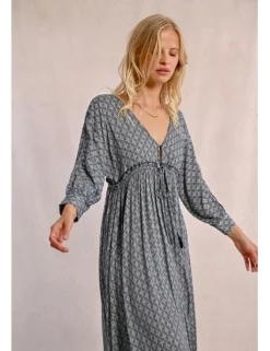 Vestido largo con estampado y lazada