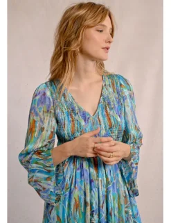 Vestido largo con estampado y volantes