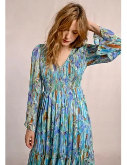Vestido largo con estampado y volantes