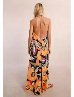 Vestido largo con estampado y cuello halter