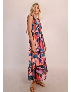 Vestido largo con estampado y volantes