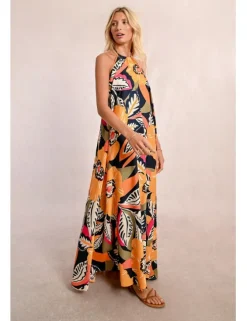 Vestido largo con estampado y cuello halter