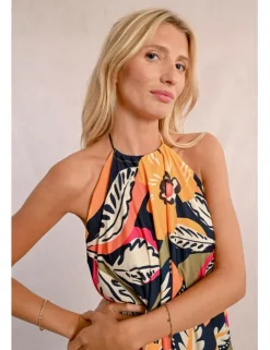 Vestido largo con estampado y cuello halter