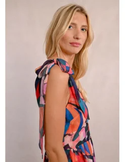 Vestido largo con estampado y volantes