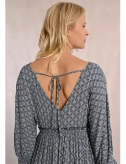 Vestido largo con estampado y lazada