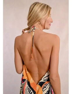 Vestido largo con estampado y cuello halter