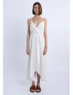 Vestido largo cruzado con bajo asimétrico