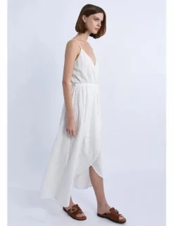 Vestido largo cruzado con bajo asimétrico