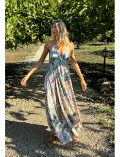 Vestido largo cuello halter con estampado