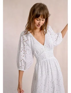 Vestido largo de manga corta en tejido calado