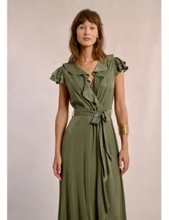 Vestido largo de manga corta y volantes