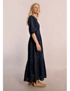 Vestido largo de manga corta en tejido calado