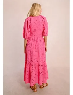 Vestido largo de manga corta en tejido calado