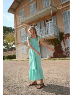 Vestido largo de manga corta y volantes