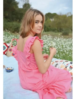 Vestido largo de manga corta y volantes