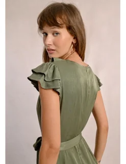 Vestido largo de manga corta y volantes