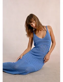 Vestido largo de tirantes en punto calado