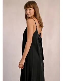 Vestido largo de tirantes y lazada