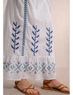 Vestido largo de tirantes con detalles bordados