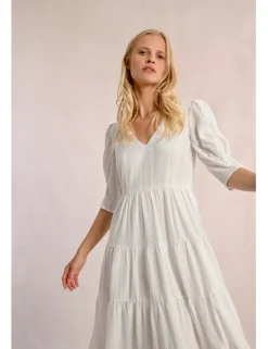Vestido largo en tejido bordado con volantes