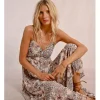 Vestido largo plisado con estampado