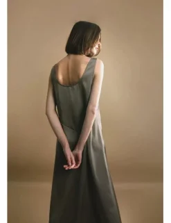 Vestido largo sin manga en tejido satinado