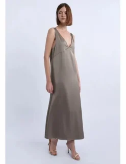 Vestido largo sin manga en tejido satinado
