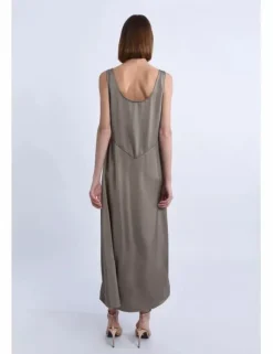 Vestido largo sin manga en tejido satinado