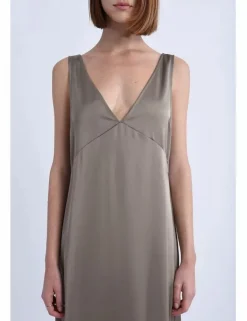 Vestido largo sin manga en tejido satinado
