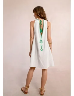 Vestido sin manga con detalles bordados