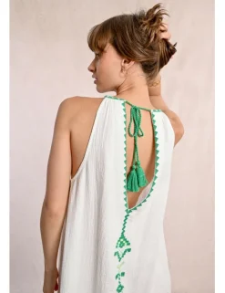 Vestido sin manga con detalles bordados