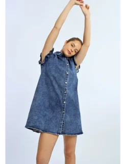 Vestido vaquero de manga corta detalle volantes